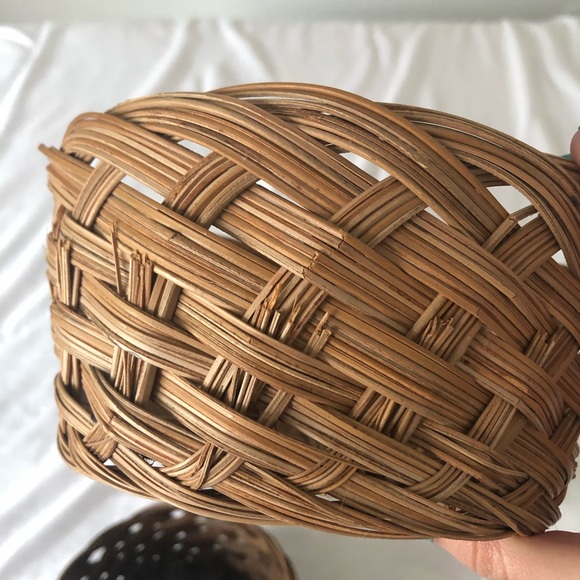 Vintage Set of Two Round Wicker Baskets 7 Inches - Picture 7 of 9